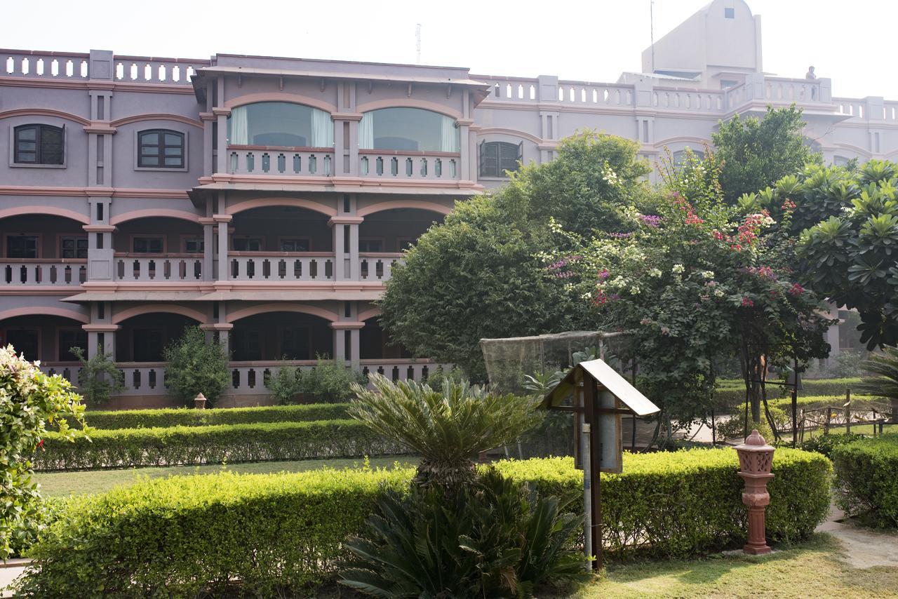 Mvt酒店及餐厅 Vrindāvan 外观 照片