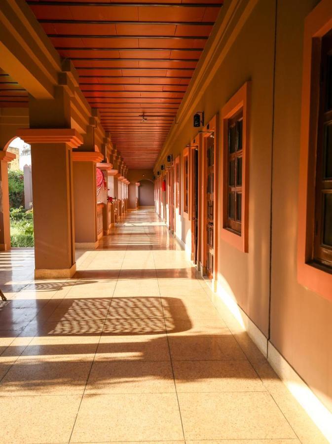 Mvt酒店及餐厅 Vrindāvan 外观 照片